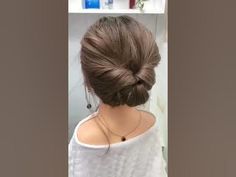 Hairstyles With Saree For Round Face, Bun Style For Short Hair, Small Hair Bun, Party Buns Hairstyles, Buns Hairstyles For Short Hair, Hair Bun For Short Hair Easy, Messy Bun Hairstyles For Short Hair, Hairstyles For Medium Length Hair Bun, Short Hair Bun Hairstyles