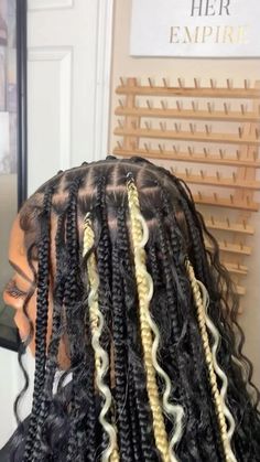 Boho Knotless Braids With Blonde Highlights, Boho Colored Braids, Black And Blonde Knotless Braids Boho, Knotless With Blonde Highlights, Blonde And Black Boho Knotless Braids, Large Boho Knotless Braids With Color, Black And Blonde Goddess Braids, Black Braids With Blonde Highlights, Braids With Blonde