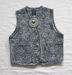 "FRENCH VINTAGE 1980/90's, very cute girl vest, heavyweight cotton canvas, floral print ( faded effect ), metallic buttons, side pockets. Brand \" Creeks \". Size 10 years  Vintage condition level 5, new old stock ( washed once ) We assess the condition of our vintage items on a scale from 0 to 5. Level 5 corresponds to an almost new vintage condition. Any defects are systematically reported. Even though in very good condition, vintage items may present imperfections due to their age, which main Retro Cotton Denim Vest With Button Closure, Spring Cotton Vest With Buttons, Vintage Sleeveless Vest With Button Closure, Vintage Denim Vest With Buttons For Summer, Cotton Vest With Button Closure, Retro Cotton Vest With Buttons, Vintage Cotton Denim Vest With Pockets, Vintage Cotton Vest With Button Closure, Vintage Spring Vest With Pockets