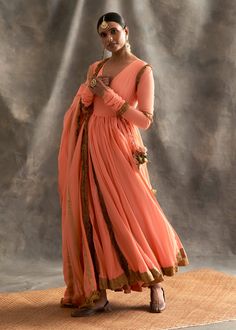 Editor's Note Peach Cotton Mul Angrakha With Metallic Lampi Godet, The Tieups Have Intricate Hand Made Animals For Tassels. The Dupatta Is An Alternate Panelled Organza, Chanderi Dupatta With Traditional Kiran Fabric: Cotton, Organza, Chanderi Color: Peach Care: Dry Clean Only About the Designer Itrh makes a high-end luxury Indian ethnic wear made using exquisite and endangered age-old crafts such as kalamkari, madhubani, chikankari, zardozi, and gota weaving. The focus of the house is to cheris Churidar Sleeves, Organza Jacket, Chanderi Dupatta, Black Lehenga, Vogue India, Sharara Set, Embroidered Neckline, Desi Fashion, Indian Ethnic Wear