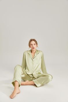 Crafted from the finest 100% 16-momme 6A mulberry silk, known for its smooth texture and natural sheen. Silk is naturally breathable and hypoallergenic, making it ideal for sensitive skin and promoting a restful night's sleep. Pyjamas Silk, Pajama Robe, Womens Pyjama Sets, Silk Pajamas, Long Sleeve Pyjamas, Smooth Texture, Set For Women, Mulberry Silk, Pajamas Women