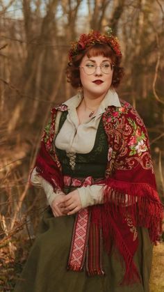 Dark Cottagecore Outfits, Dark Cottagecore Fashion, Halloween Costumes 2022, Ren Faire Costume, Fair Outfits, Round Of Applause, Cottagecore Outfits, Earthy Outfits