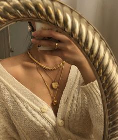 Creme Cardigan, Gold Aesthetic, Golden Jewelry, Cream Cardigan, Foto Poses, Beige Aesthetic, 가을 패션, Jewelry Inspo, Mode Vintage