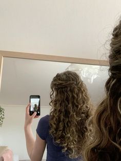 Interview Hairstyles, Natural Curly Hair Cuts, Highlights Curly Hair, Guts Tour, Brown Curly Hair, Curly Hair Photos, Blonde Curly Hair, Cute Curly Hairstyles, Hairdos For Curly Hair