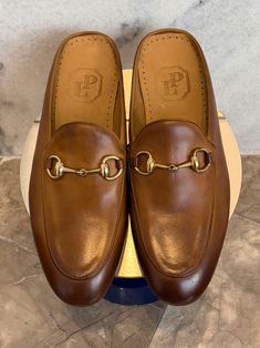 Style: Quincy-Tan Elegant Slide shoe from the Pelle collection in the Softest Calfskin, features Horsebit Detailing, soft Calfskin lining, and a clean welt! Cordovan Shoes, Shoe Horn, Shoe Tree, Slides Shoes, Gucci Mules, Horse Hair, Suede Shoes, Shoe Box, New Shoes