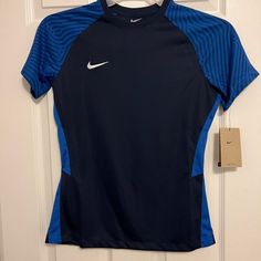 Nike Dri Fit Outfits, Training Clothes Women, Soccer Clothes, Aerobic Fitness, Football Clothes, Sport Exercise, Football Top, Tennis Shirt, Soccer Outfits