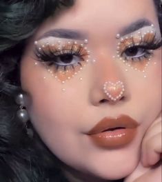 Art Makeup Looks, Heart Makeup Look, Valentines Makeup Ideas, Heart Eye Makeup, Music Wallpapers, Mekap Mata, 20 Makeup