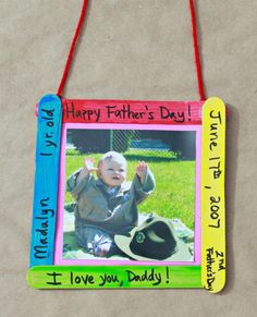 Classroom Holiday Crafts, Holiday Crafts Gifts, Fathers Day Pictures, Dad Crafts, Photo Gifts Diy, Teacher Craft, Sunday School Crafts For Kids, Fathers Day Photo, Daycare Activities