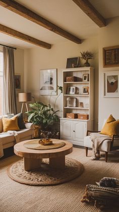 40+ Cozy Living Room Inspirations and Ideas Cottage Aesthetic Living Room, Cottagecore Living Rooms, Cottage Interiors Living Rooms, Cottage Living Room Decor, Cozy Cottage Interiors, Cottage Core Living Room, Cottagecore Living Room, Beams Living Room, Room Decor Tips