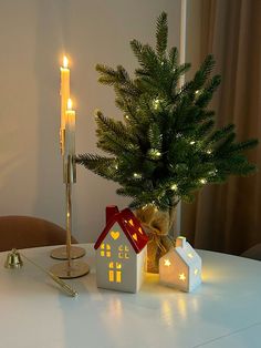 Christmas And Winter Aesthetic, Christmas Decor Candles, Christmas Decorations Aesthetic, Christmas Aesthetic Decor, Aesthetic Christmas Decorations, Christmas Decor Aesthetic, Aesthetic Christmas Decor, Christmas Aesthetics, House Candle