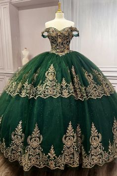 Emerald Green And Gold Sweet 16 Dress, Emerald Green And Gold Quince Dress, Emerald Quinceanera, Beautiful Ballgown, Train Applique, Gold Quinceanera, Quinceanera Theme, Green Quinceanera, Quincenera Dresses