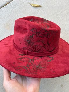 This boho western hat would be perfect with just about any outfit. It is a stiff hat, made of high quality vegan suede, meant to hold its shape.  If you'd like completely custom design instead, please go to this link to order one made just for you! https://etsy.me/3rod0CN 💜 H A T   S I Z I N G   Tightening band inside  Hat Circumference: 20.5-23" Brim Width: 4" Extra large size available, upon request  💜 S H I P P I N G Turnaround time can take 2-3 weeks depending on how many orders I have, an Red Wide Brim Hat, Explorer Hat, Witchy Hat, Hat Burning, Hand Burn, Hat Wedding, Painted Hats, Western Hat, Wide Brim Fedora