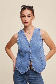 90's Denim Vest Vest Outfit Winter, Denim Vest Outfit, Blue Jean Vest, 90s Denim, Jean Vest, Edgy Style, Style Upgrade, Outfit Winter, Summer Staples