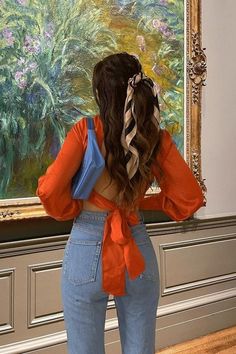 Braided Scarf, 70s Hair, Hair Scarf Styles, Ribbon Hairstyle, Casual Day Outfits, Looks Chic, Casual Style Outfits, Scarf Hairstyles, Trendy Hairstyles