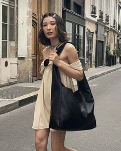 Slouchy Bag Aesthetic, Baggu Leather Bag, Mm6 Japanese Bag Outfit, Black Leather Streetwear Shoulder Bag, Vintage Black Leather Hobo Bag, Scorpio Rising, London Summer, London Outfit, Girl Fits