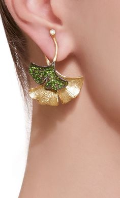 Unleash your style with our exquisite jewelry collection! 💎✨ Click the link to explore a variety of stunning pieces that will transform any outfit. From elegant necklaces to eye-catching earrings, find the perfect accessory to express your unique personality. Don’t wait—discover your new favorite jewelry today! 😄😌😍 Ginkgo Earrings, Bijoux Art Nouveau, Crystal Wedding Jewelry, Ginkgo Biloba, Leaf Jewelry, Diy Schmuck, Contemporary Jewelry, Gold Jewelry Fashion, Pendant Earrings