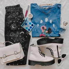 Art Aesthetic Outfit, Outfit Flatlay, Moon Outfit, Colourpop Palette, Looks Hippie, Estilo Hippie, Aesthetic Outfit, Art Aesthetic, Really Cute Outfits