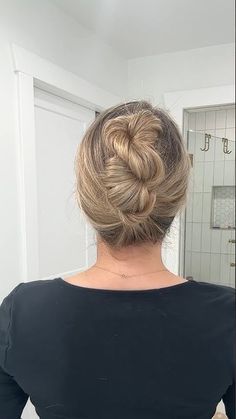 1 Minute Updo for Medium & Long Hair | Fine Hairstyle | Thick Hairstyle | Easy Hairstyle #shortvideo Long Hair Fine, Thick Hairstyle, Easy Hairstyles Summer, Facts About Halloween, Halloween Facts, Hairstyle Easy, Easy Updo, Long Gray Hair