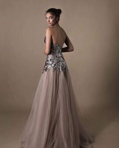 Rose Silver Evening Dress has a sweetheart neckline with balloon flare and a shimmery detailing on the neckline. Tarik Ediz Dresses, Silver Evening Dress, Tulle Embroidery, Fantasy Life, Tarik Ediz, Fantasy Gowns, Evening Dress Fashion, Tulle Gown, Outfit Look