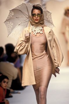 90s Runway, Runway Fashion Couture, Vintage Runway, Linda Evangelista, Claudia Schiffer, Christy Turlington, Naomi Campbell, Look Vintage