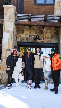 Snow Tubing Outfit For Black Women, Girl Snowboarding Outfits, Big Bear Trip, Girl Snowboarding, Ski Attire