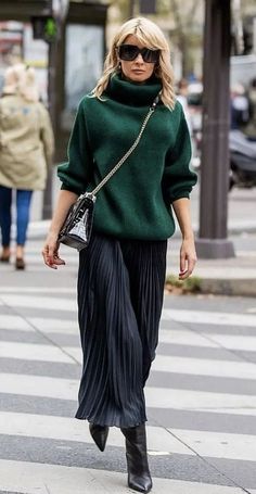 Rok Outfit, Mode Casual, Casual Winter Outfits, 가을 패션, Mode Inspiration, Winter Fashion Outfits, Trending Dresses, Winter Looks, Skirt Outfits