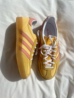 the perfect summer shoes Yellow Sambas, Dinner Heels, Satellite Stompers, Beach Outfit Dress, Korean Breakfast, Dress Blue Long, Apple Bag, Coffee Winter, Adidas Yellow