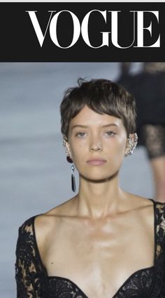 YSL Spring 2018. Love hair. Love earrings. 1950 Pixie Hair, Pixie Cut Earrings, Short Hair With Earrings, Pixie Geldof Short Hair, Shaved Head Bride, Vintage Short Hair Styles, Earrings Short Hair, Runway Hairstyles, Feminine Pixie Cuts