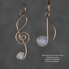 "This unique music note dangling earrings are handmade using 14k rose gold filled. Free US shipping. Perfect gift for any occasions. Music note is the \"atoms\" of music. It signify the song of life and love. It remind us of the harmony of pitch, melody, and rhythm. ;-) My contact number: 626-379-1904. Please contact me if you would like to order multiples or customize a design for your special event, I will be pleased to give you a discount on a quantity order. ;-) Purchases will be shipped wit Wire Wrap Jewelry Designs, Bijoux Fil Aluminium, Music Jewelry, Diy Wire Jewelry, Spiral Earrings, Wire Work Jewelry, Earrings Inspiration, Jewellery Ideas, Handmade Wire Jewelry