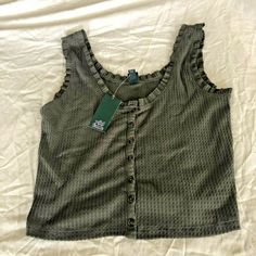 Sleeveless Tops With Buttons For Fall, Sleeveless Tops With Button Closure For Fall, Trendy Green Tank Top For Fall, Fall Sleeveless Tank Top With Button Closure, Fall Green Tank Top, Green Tank Top For Fall, Green Sleeveless Tank Top With Ruffles, Green Sleeveless Buttoned Tank Top, Green Sleeveless Top For Fall