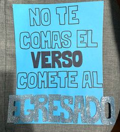 a blue sign that says no te cumas el verbso comete all eresidado