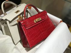 Luxury Stuff, Hermes Kelly 25, Luxury Bags Collection, Aesthetic Bags, Bags Aesthetic, Hermes Handbags, Pretty Bags, Luxury Closet, Hermes Bags