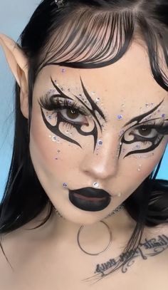 Portals Inspired Makeup, Evil Fairy Makeup, Cool Makeup Ideas, Germany People, Circus Makeup, Cool Makeup, Artsy Makeup