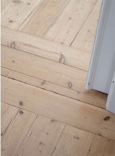 an image of wood flooring that looks like it has been stripped off from the outside