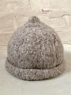 Knitting pattern for a felted hat in organic yarn. Fuzzy Yarn Knitting Patterns, Felted Hat, Easy Knitting Projects, Hat Patterns Free, Knit Vest Pattern, Vest Pattern, Hat Knitting Patterns, Stockinette Stitch, Free Knitting Pattern