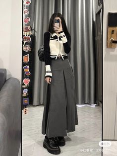 Acubi Long Skirt, Long Gray Skirt Outfit, Grey Long Skirt Outfit, Long Grey Skirt Outfit, Long Skirt Outfits Korean, Midi Skirt Outfit Casual, Korean Skirt Outfits, Black Midi Skirt Outfit