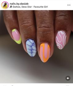 Classy Colorful Nails, August Nails Ideas 2024, Nails With One Accent Nail, Powder Dip Nail Ideas, Short Oval Nail Designs, Short Almond Nails Designs, Vacation Nail Designs, Oval Shaped Nails, Hot Nail Designs