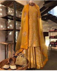 Haldi Outfits, Pakistani Wedding Outfits, Casual Indian Fashion, Pakistani Fancy Dresses, Pakistani Fashion Party Wear, Indian Dresses Traditional, Pakistani Bridal Dresses, Simple Pakistani Dresses