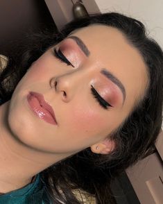 Uma lindeza dessa 💓 | Instagram Make Rose, Makeup Social, Ideal Makeup, Makeup Simple, Makeup Pro, Wedding Makeup Looks, Love Hair, Blonde Balayage