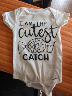 Baby Onies, Girl Onsies, Onesie Ideas, Hubba Bubba, Cricut Designs, Star Wars Baby, Baby Ideas, Clothing Ideas