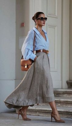 30 Year Old Outfits, 40 Yr Old Women Fashion, Long Torso Short Legs Outfits, Effortless Spring Outfit, Self Love Art, Beauty Affirmations, Risky Pictures, Legs Outfit, Long Jean Skirt