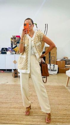 30+ Gorgeous Corporate Outfits for Lasting Impressions 💅🌈 Looking for a chic but professional look? Our Stylish Work Attire ideas bring you perfect inspiration. 🌞 Pin now for go-to outfits! Valeria Lipovetsky Style, Valeria Lipovetsky, Ny Outfits