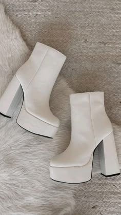 White Gogo Boots, Chunky Heeled Boots, Baby Spice, Pretty Heels, High Rise Flare Jeans, Dr Shoes, Fashion Shoes Heels, Cute Shoes Heels, Gogo Boots