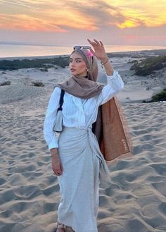 #beach #modesty #modestsummeroutfit Beach Dress Modest, Hijabi In Beach, Outfit For Beach Hijab, Hijabi Vacation Outfits Summer, Modest Island Outfits, Hijabi Beach Outfit Summer Dresses, Modest Vacation Outfits Hijab, Beach Hijabi Outfits, Bali Hijab Outfit