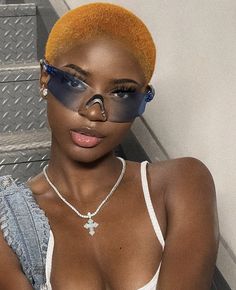 Short Hair Ginger Color, Dark Hair Dye Color Ideas, Short Hair Dye Ideas Black Women, Dyed Hair Dark Skin, Colored Hair Black Women, Buzzed Hair Women, Short Bleached Hair, Pretty Short Hair