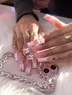 Bling Long Nails, Hello Kitty Nails Long, Nail Ideas Hello Kitty, Long Pink Nails, Hello Kitty Charms, Girly Nails, Kitty Nails, Cute Acrylic Nail Designs