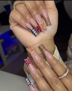 Nails Acrylic 2024 Trend, Snakeskin French Tip Nails, Neon Design Nails, Square Vacation Nails, Nailfie Ideas, Earthy Nails Acrylic, Drip Nails, Exotic Nails