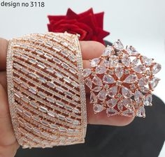 22 Carat Gold Jewellery, Bridal Necklace Designs, Mehndi Designs Book, Diamond Jewelry Designs, Bridal Jewelry Sets, Bridal Necklace, Stylish Jewelry