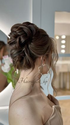 #hair #hairstyles #updo #updohairstyles #updohair Hollywood Glam Wedding Hair Updo, Curly Hair Updo Bridesmaid, Haïr Style For Bride, Elevated Hairstyles, Old Hollywood Glam Hair Updo, Old Hollywood Updo, Elegant Updo Hairstyles, Prom Hair Updos, Hollywood Glam Hair