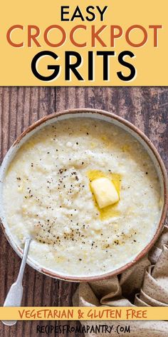 an easy crockpot grits recipe in a bowl